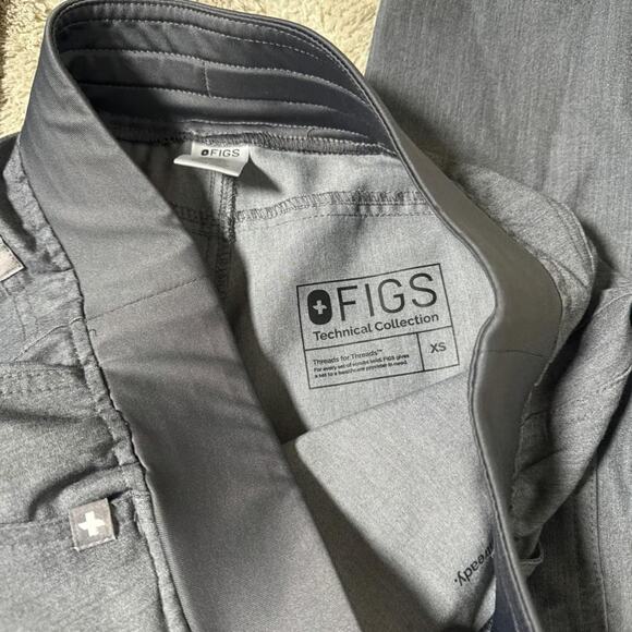 FIGS Kanye Moto Scrub Pant - Picture 6 of 7